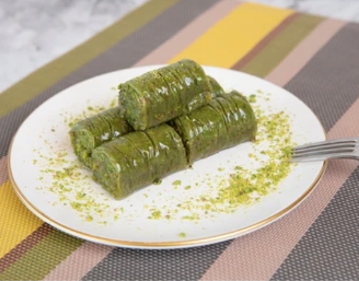 Her Lokmada Mutluluk 1000 Gr Fıstık Sarma pasta